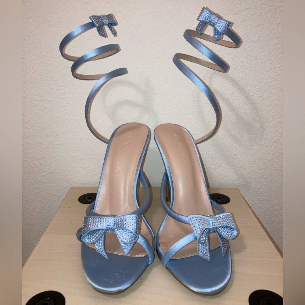 Wild Diva Light Blue Spiral Strap Heels Size 8 Bow Accent Sandals - Picture 2 of 12